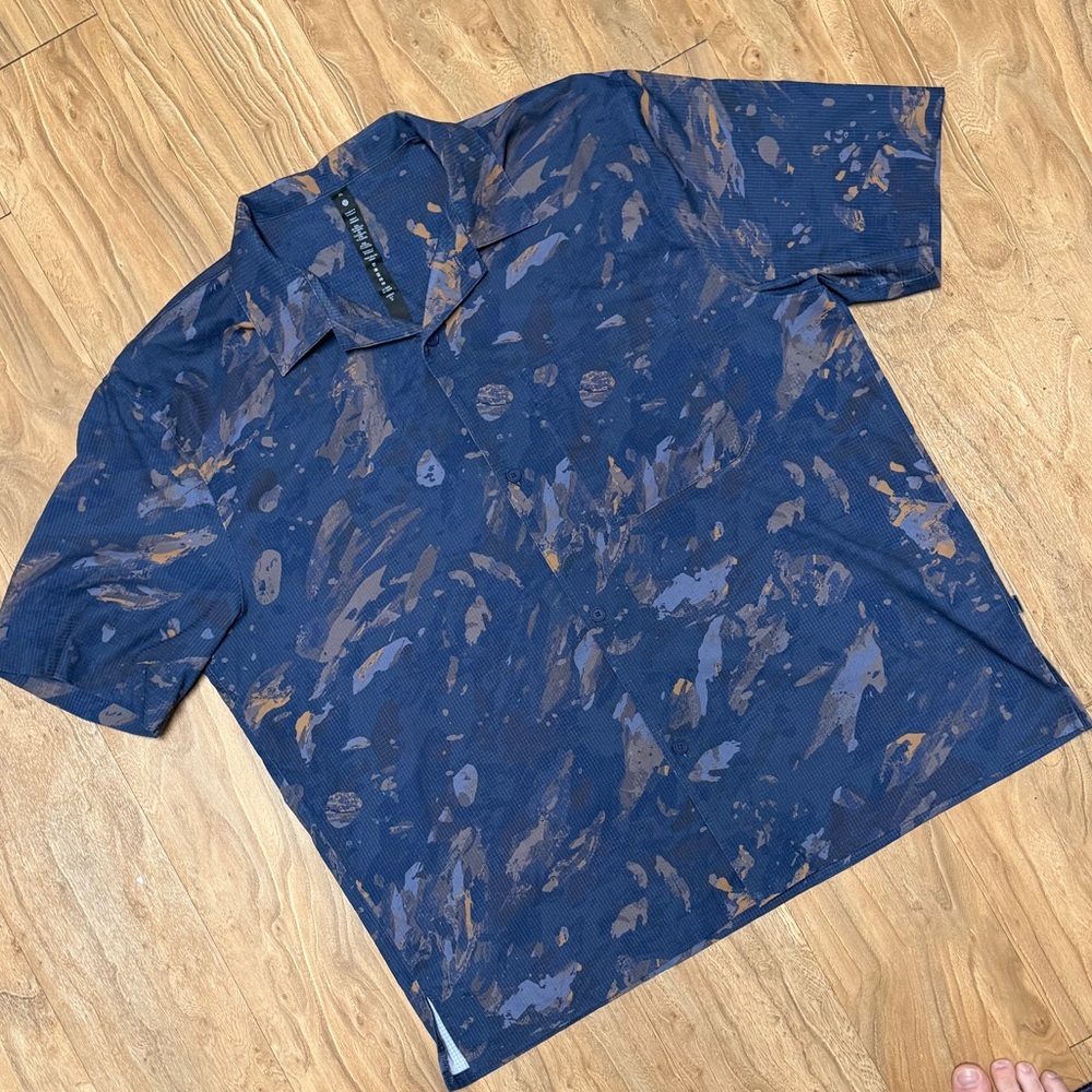 **LULULEMON** men’s performance button down SIZE … - image 3